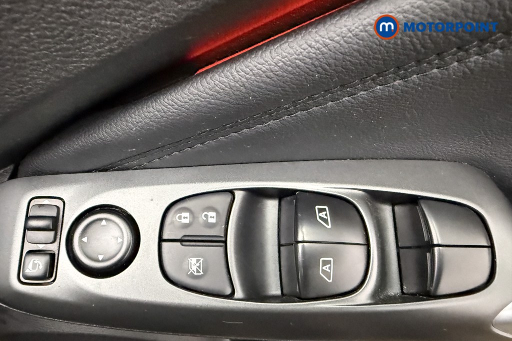 Nissan Juke N-Connecta Manual Petrol SUV - Stock Number (1655791) - 19th supplementary image