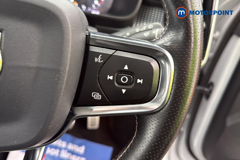 Volvo Xc40 R Design Pro Manual Petrol SUV - Stock Number (1660802) - 3rd supplementary image