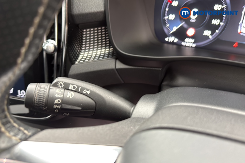 Volvo Xc40 R Design Pro Manual Petrol SUV - Stock Number (1660802) - 5th supplementary image