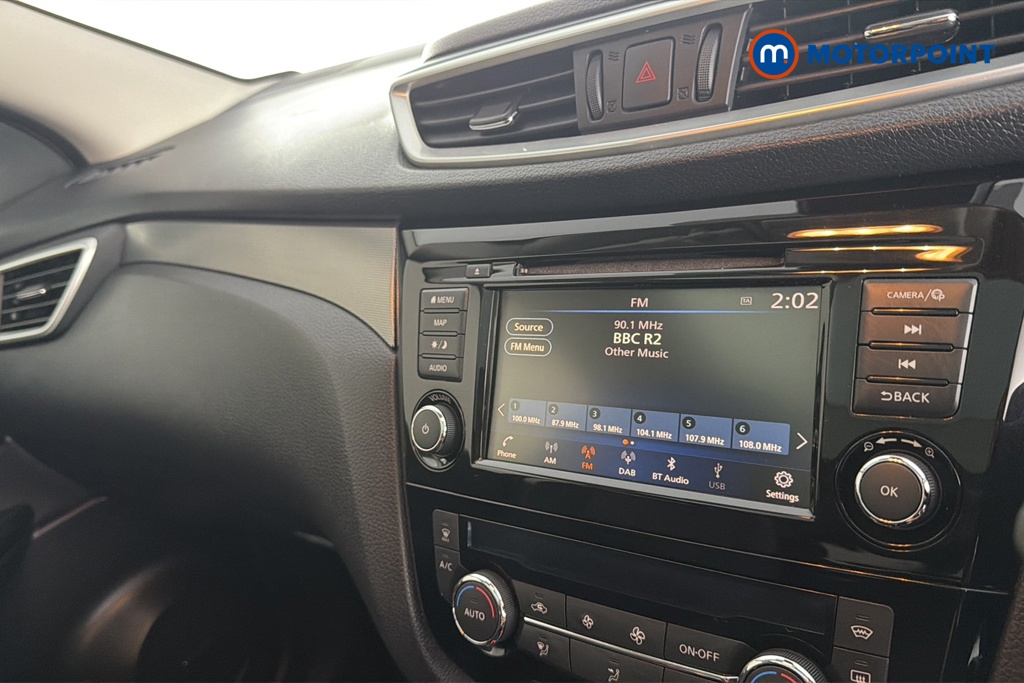 Nissan Qashqai Tekna Automatic Diesel SUV - Stock Number (1665938) - 8th supplementary image