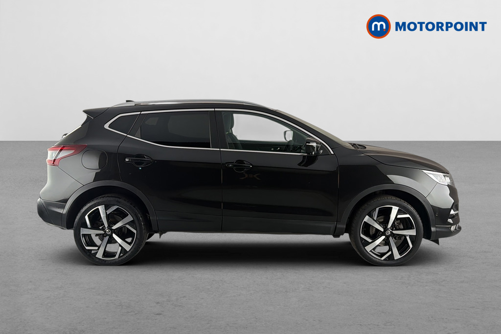 Nissan Qashqai Tekna Automatic Diesel SUV - Stock Number (1665938) - Passenger side