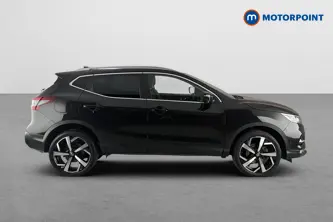 Nissan Qashqai Tekna Automatic Diesel SUV - Stock Number (1665938) - Passenger side