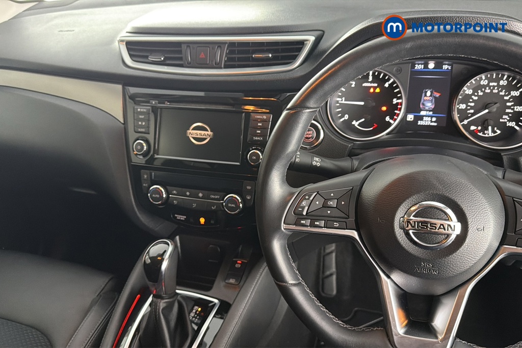 Nissan Qashqai Tekna Automatic Diesel SUV - Stock Number (1665938) - 1st supplementary image
