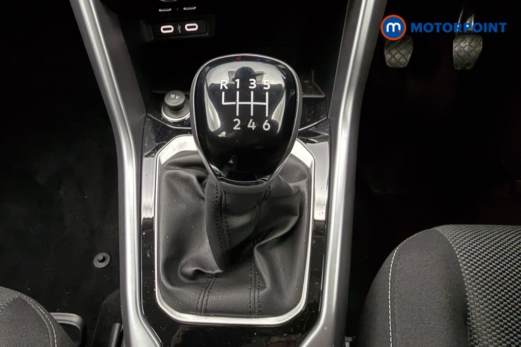 Volkswagen T-Roc Life Manual Petrol SUV - Stock Number (1669212) - 6th supplementary image