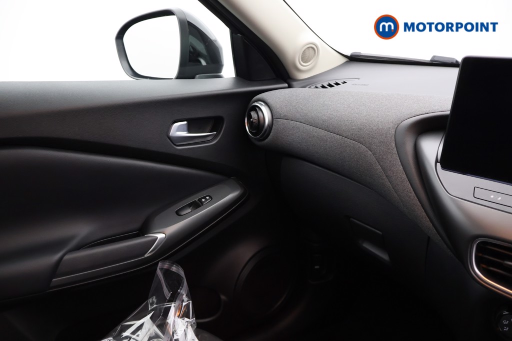 Nissan Juke Acenta Premium Manual Petrol SUV - Stock Number (1669216) - 15th supplementary image