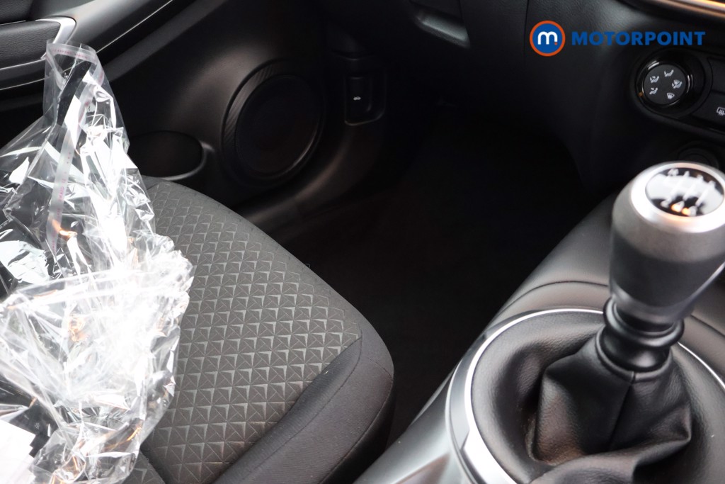 Nissan Juke Acenta Premium Manual Petrol SUV - Stock Number (1669216) - 17th supplementary image
