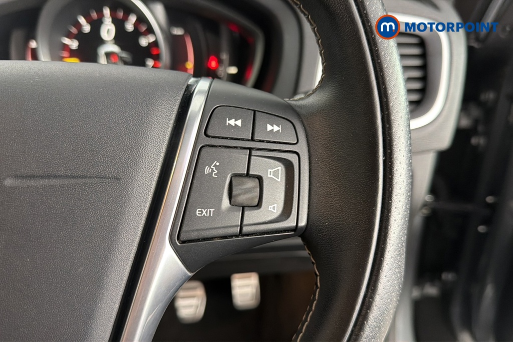 Volvo V40 R Design Edition Manual Petrol Hatchback - Stock Number (1671009) - 3rd supplementary image