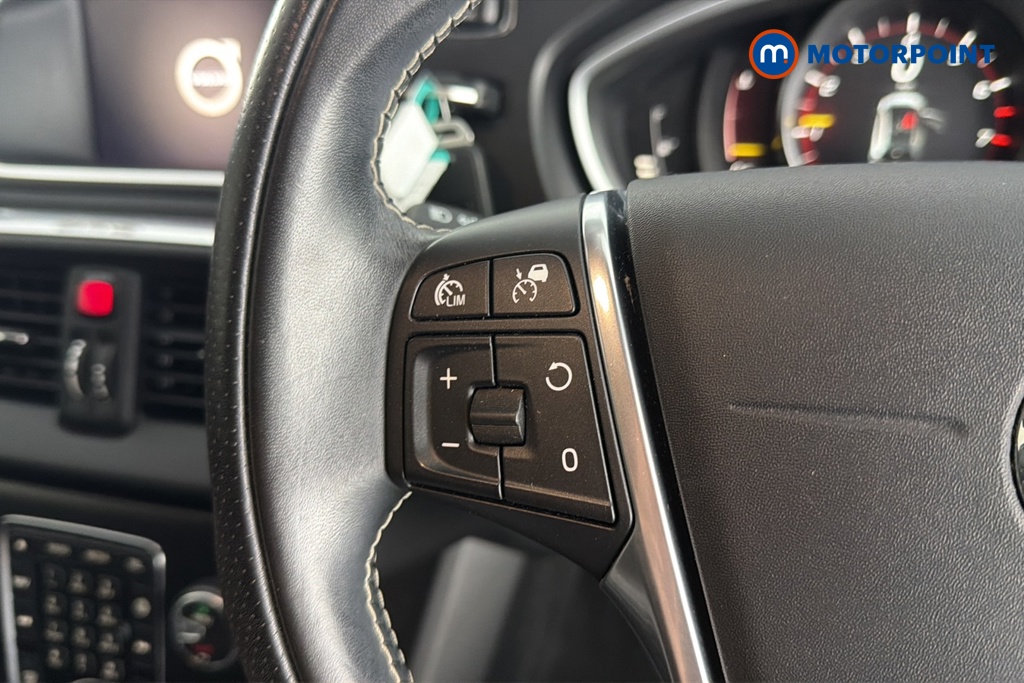 Volvo V40 R Design Edition Manual Petrol Hatchback - Stock Number (1671009) - 4th supplementary image