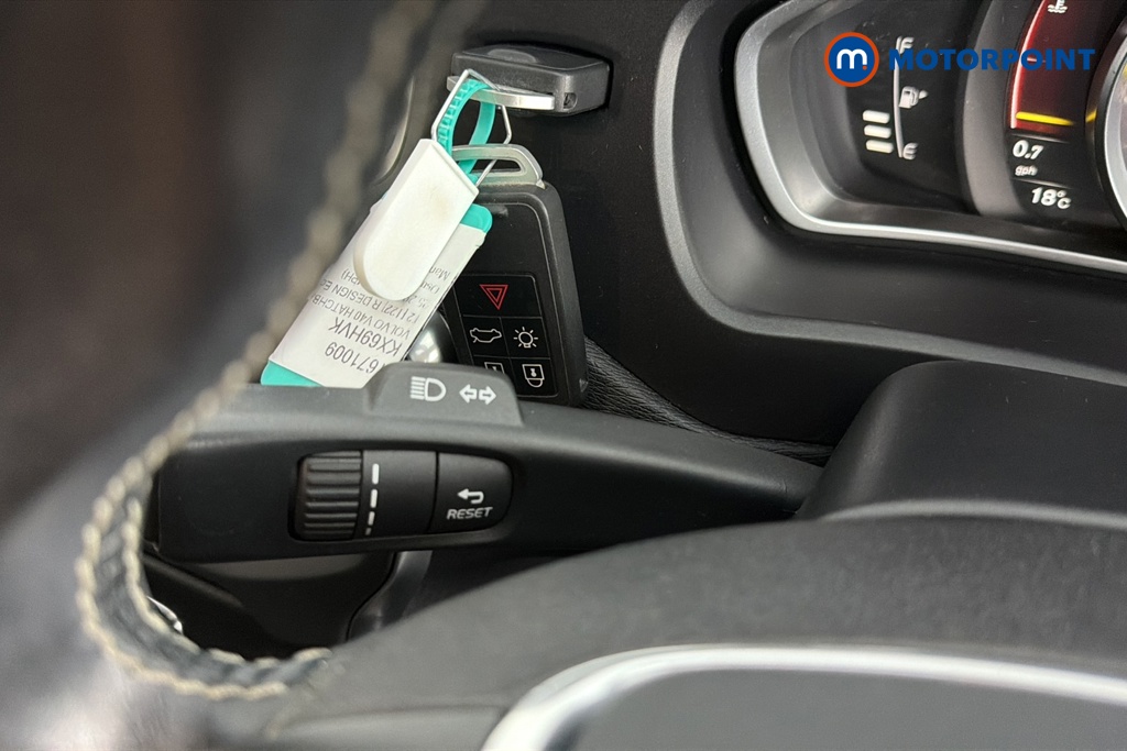 Volvo V40 R Design Edition Manual Petrol Hatchback - Stock Number (1671009) - 5th supplementary image