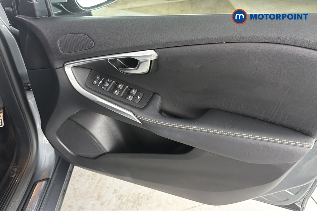Volvo V40 R Design Edition Manual Petrol Hatchback - Stock Number (1671009) - 18th supplementary image