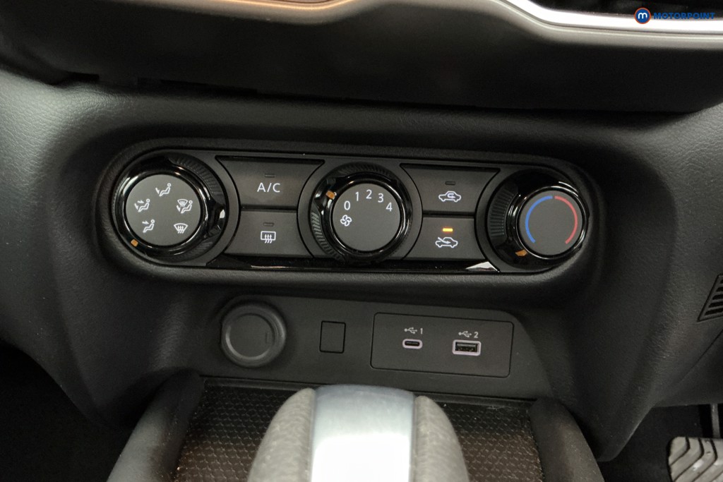 Nissan Juke Acenta Premium Automatic Petrol SUV - Stock Number (1671249) - 17th supplementary image
