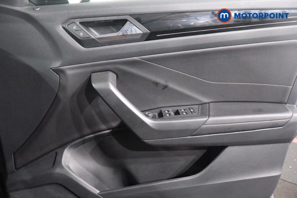 Volkswagen T-Roc R-Line Manual Petrol SUV - Stock Number (1671576) - 9th supplementary image
