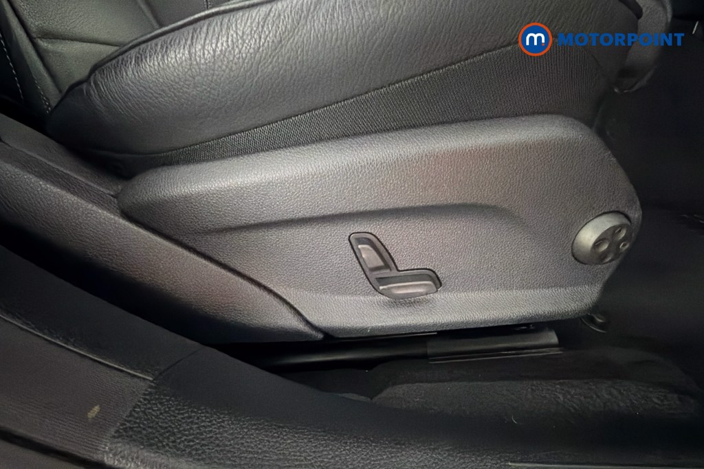 Mercedes-Benz E Class Amg Line Automatic Diesel Saloon - Stock Number (1672131) - 25th supplementary image