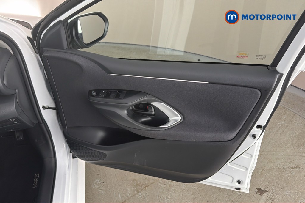 Toyota Yaris Icon Automatic Petrol-Electric Hybrid Hatchback - Stock Number (1672145) - 19th supplementary image