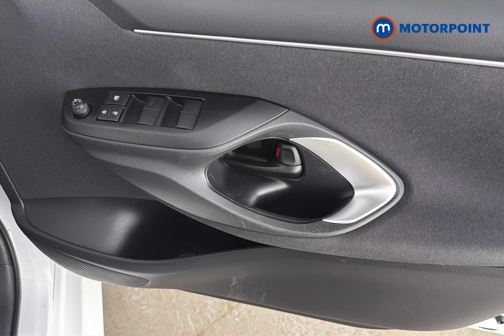 Toyota Yaris Icon Automatic Petrol-Electric Hybrid Hatchback - Stock Number (1672145) - 42nd supplementary image