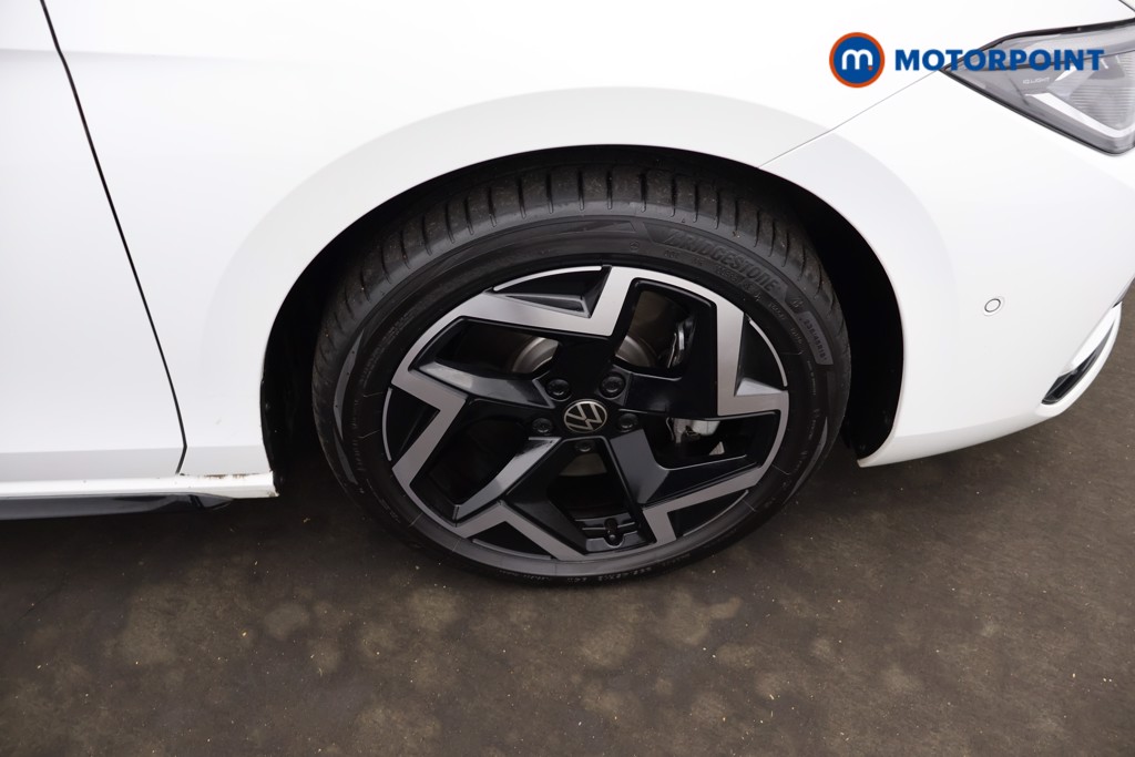 Volkswagen Passat R-Line Automatic Petrol Plug-In Hybrid Estate - Stock Number (1672195) - 4th supplementary image