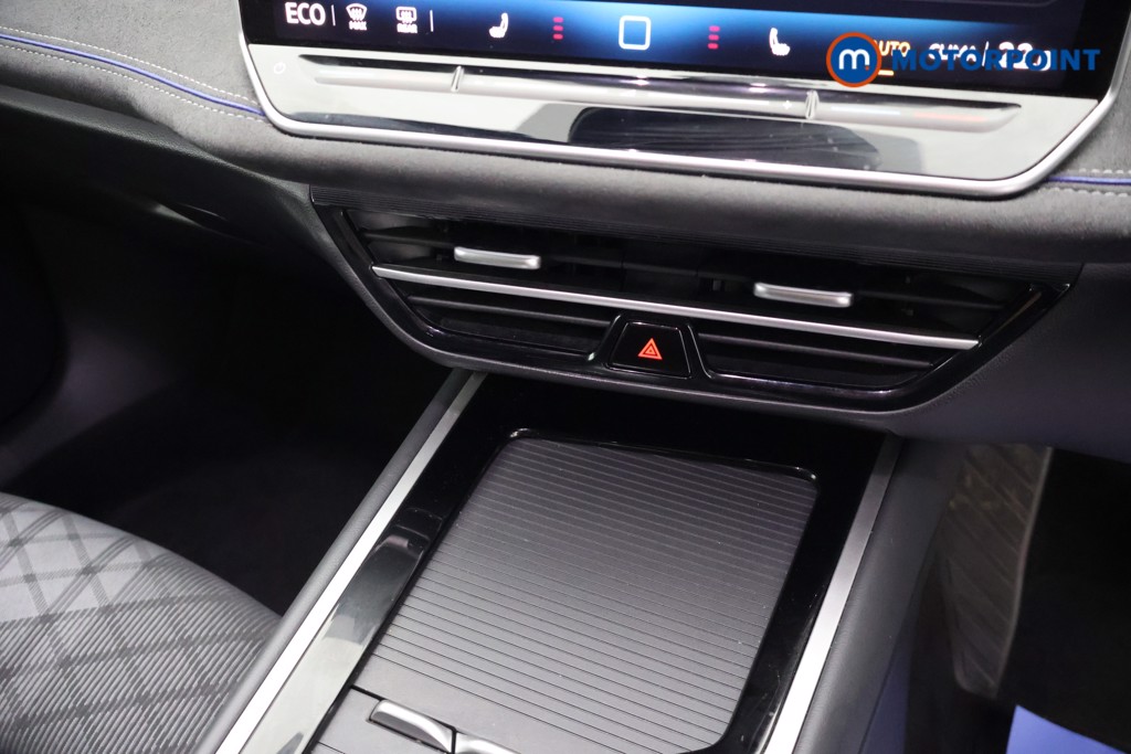 Volkswagen Passat R-Line Automatic Petrol Plug-In Hybrid Estate - Stock Number (1672195) - 12th supplementary image