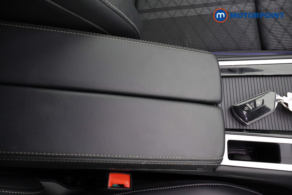 Volkswagen Passat R-Line Automatic Petrol Plug-In Hybrid Estate - Stock Number (1672195) - 14th supplementary image
