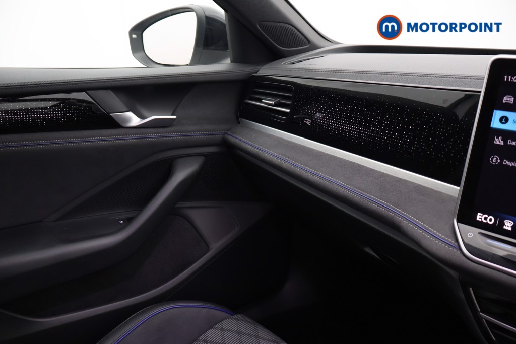 Volkswagen Passat R-Line Automatic Petrol Plug-In Hybrid Estate - Stock Number (1672195) - 15th supplementary image