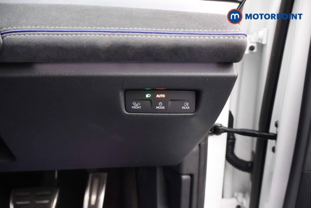 Volkswagen Passat R-Line Automatic Petrol Plug-In Hybrid Estate - Stock Number (1672195) - 18th supplementary image