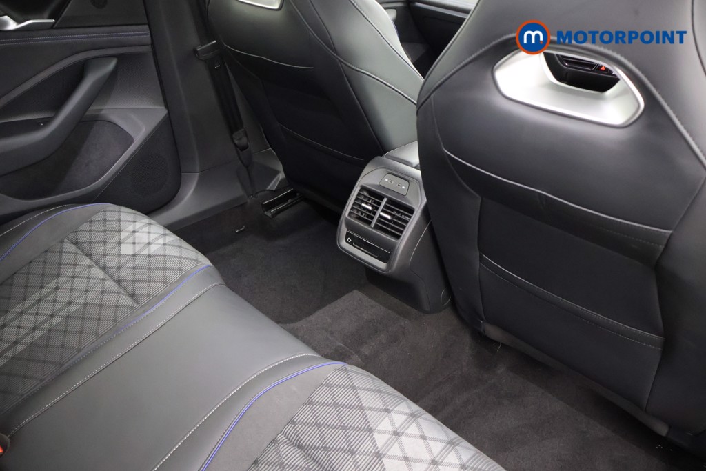 Volkswagen Passat R-Line Automatic Petrol Plug-In Hybrid Estate - Stock Number (1672195) - 25th supplementary image