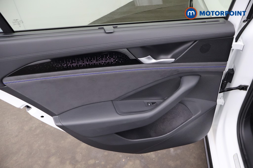 Volkswagen Passat R-Line Automatic Petrol Plug-In Hybrid Estate - Stock Number (1672195) - 27th supplementary image