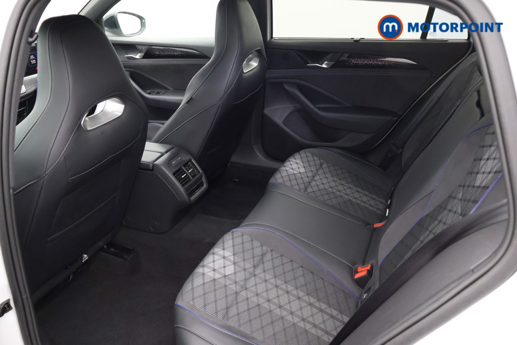 Volkswagen Passat R-Line Automatic Petrol Plug-In Hybrid Estate - Stock Number (1672195) - 28th supplementary image