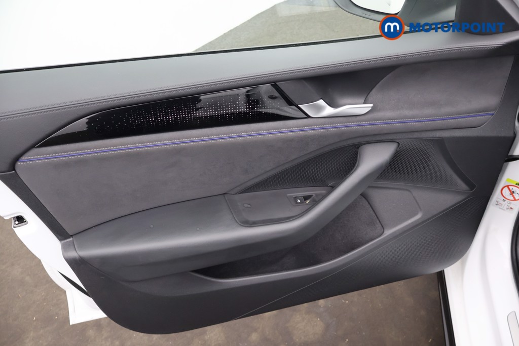 Volkswagen Passat R-Line Automatic Petrol Plug-In Hybrid Estate - Stock Number (1672195) - 30th supplementary image