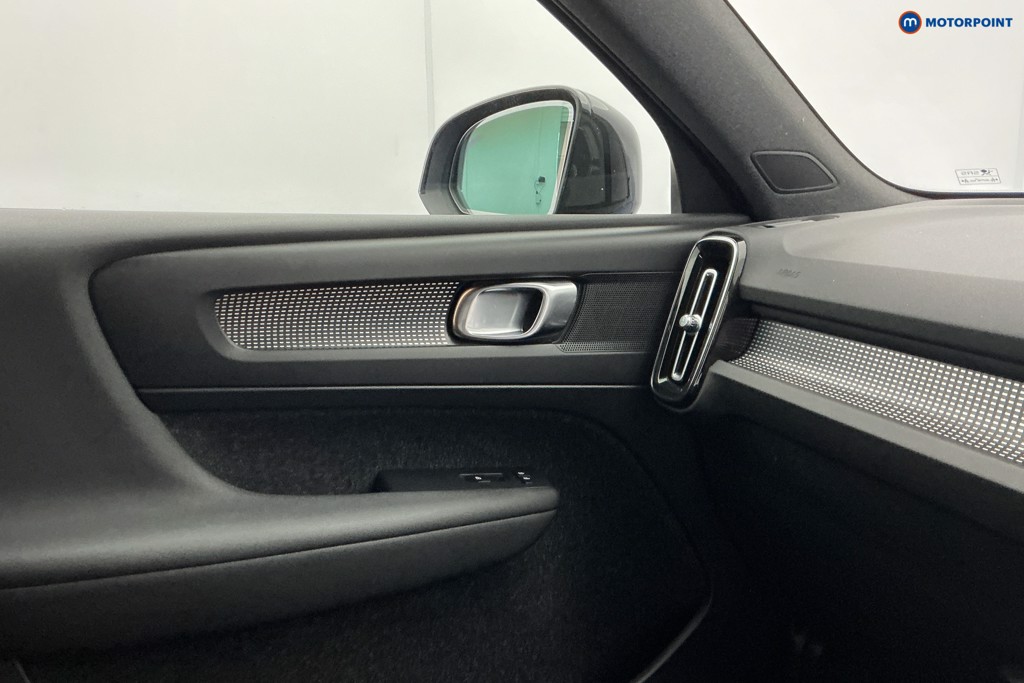 Volvo Xc40 R Design Pro Automatic Petrol SUV - Stock Number (1664113) - 18th supplementary image