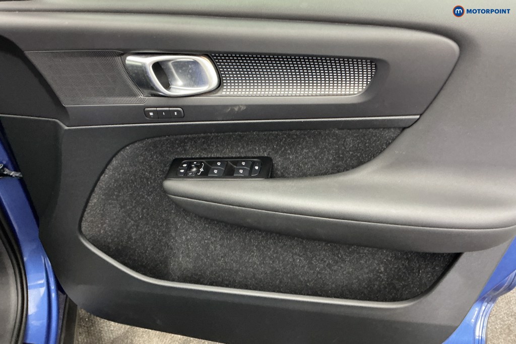 Volvo Xc40 R Design Pro Automatic Petrol SUV - Stock Number (1664113) - 23rd supplementary image