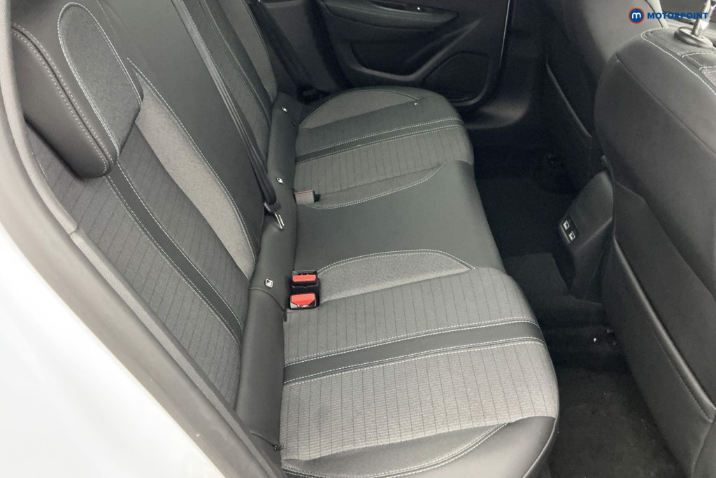 Peugeot 208 Allure Premium Manual Petrol Hatchback - Stock Number (1664610) - 4th supplementary image
