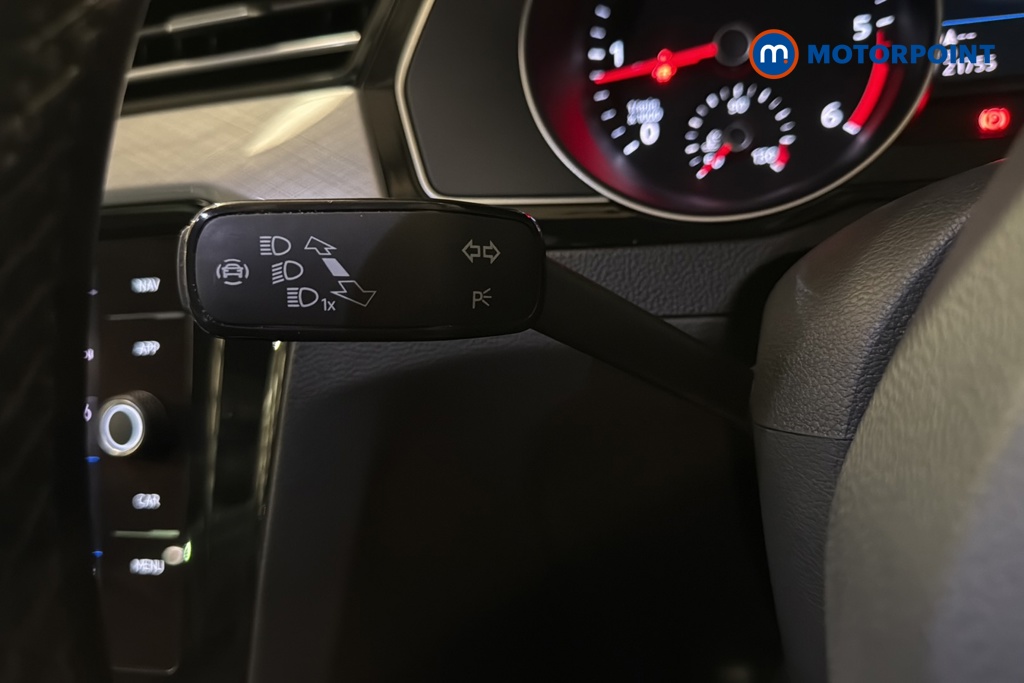 Volkswagen Passat SEL Automatic Diesel Saloon - Stock Number (1667067) - 5th supplementary image