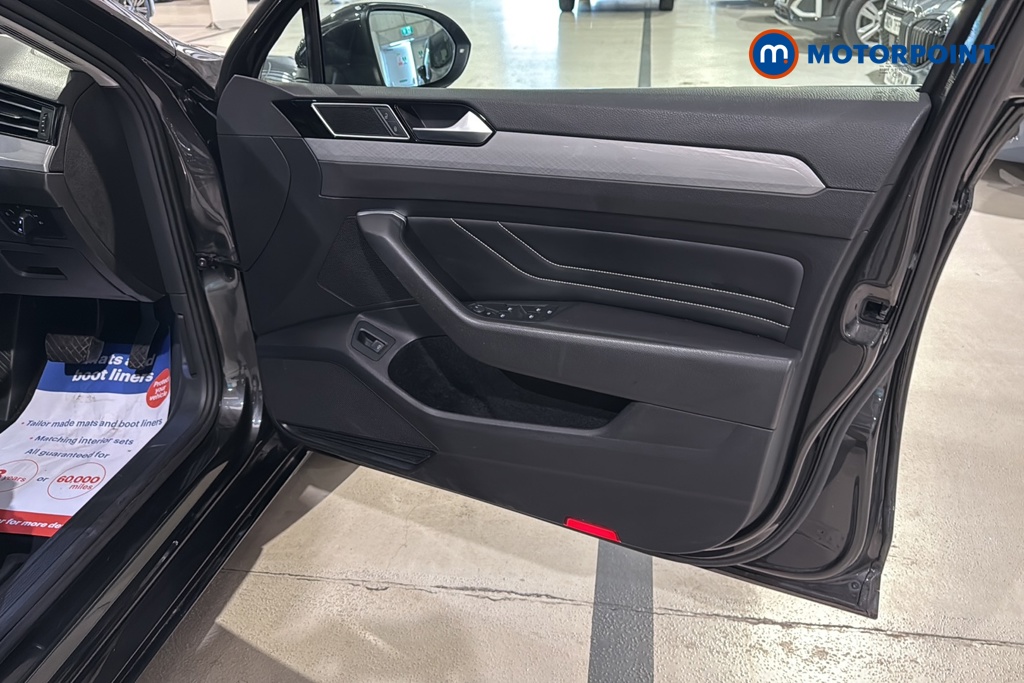 Volkswagen Passat SEL Automatic Diesel Saloon - Stock Number (1667067) - 18th supplementary image