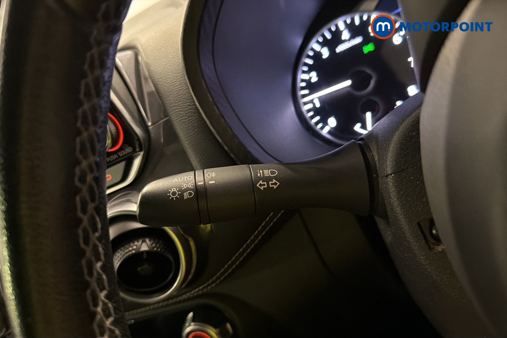 Nissan Juke N-Connecta Automatic Petrol SUV - Stock Number (1668618) - 5th supplementary image