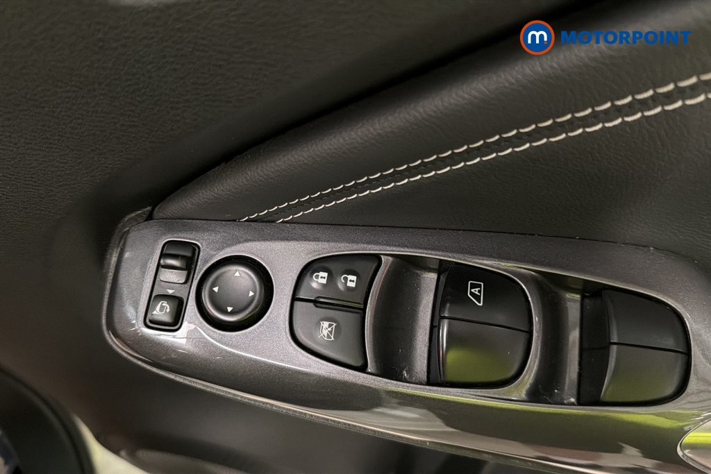 Nissan Juke N-Connecta Automatic Petrol SUV - Stock Number (1668618) - 19th supplementary image