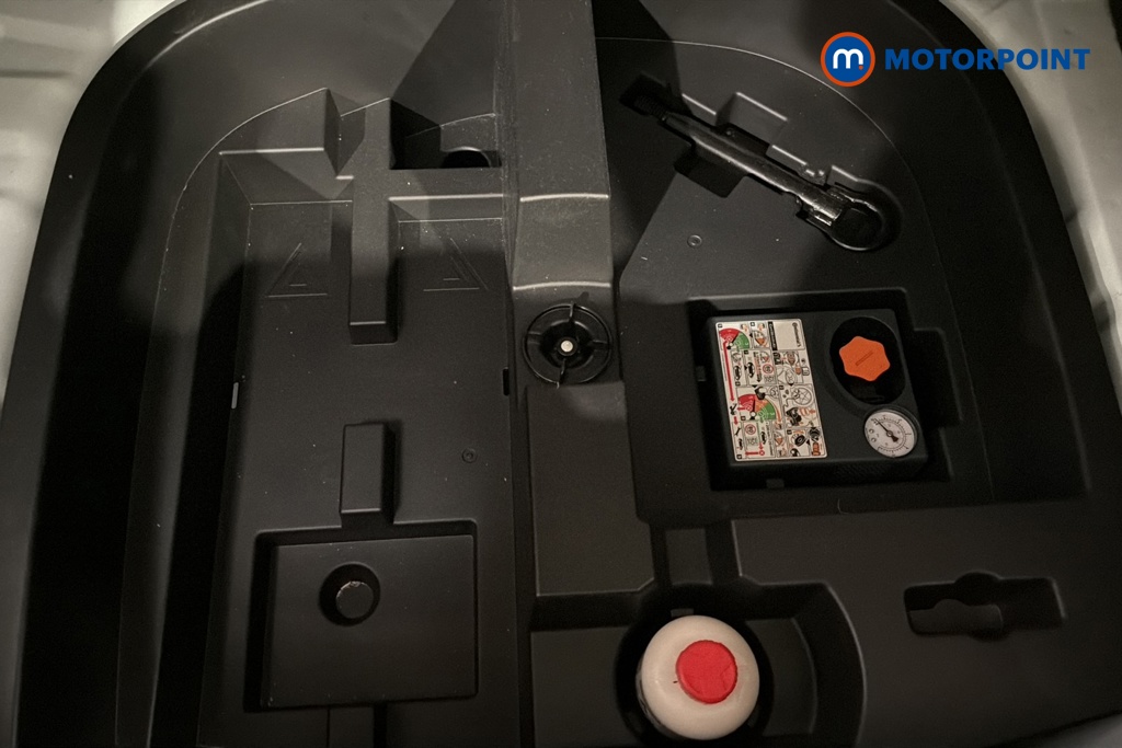 Nissan Juke N-Connecta Automatic Petrol SUV - Stock Number (1668618) - 33rd supplementary image