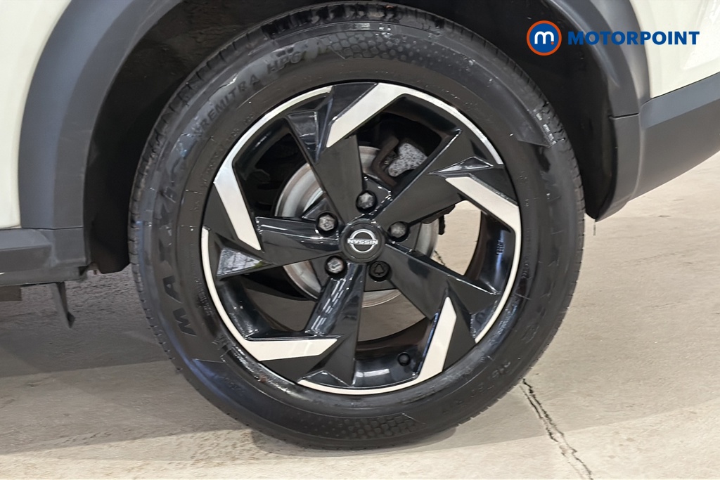 Nissan Juke N-Connecta Automatic Petrol SUV - Stock Number (1668618) - 45th supplementary image