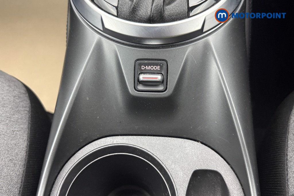 Nissan Juke N-Connecta Automatic Petrol SUV - Stock Number (1669303) - 16th supplementary image