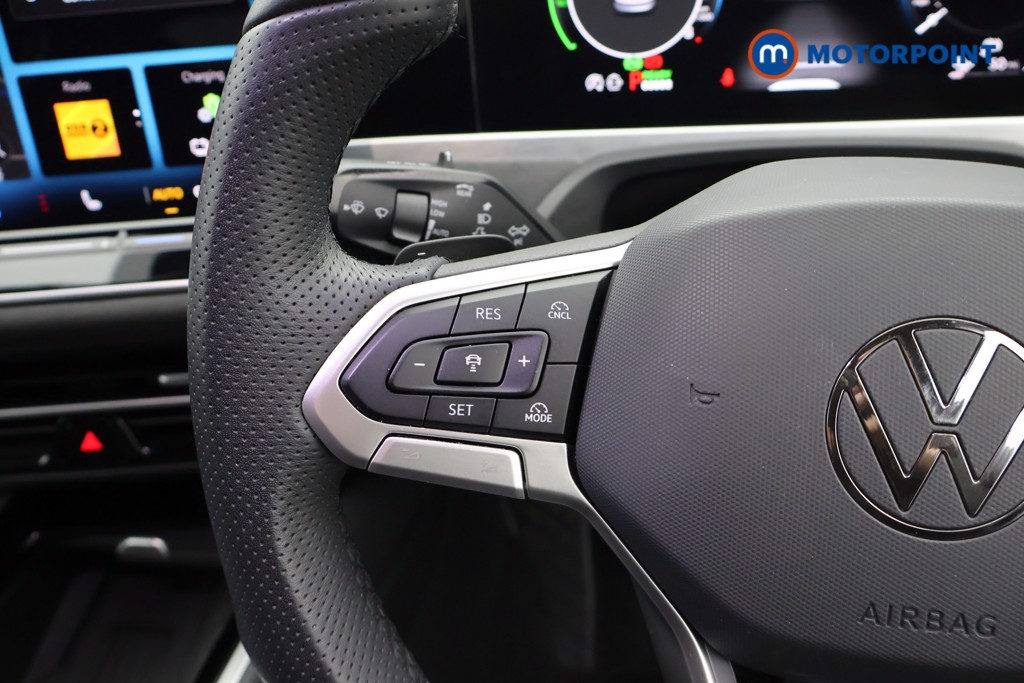 Volkswagen Passat R-Line Automatic Petrol Plug-In Hybrid Estate - Stock Number (1670947) - 6th supplementary image