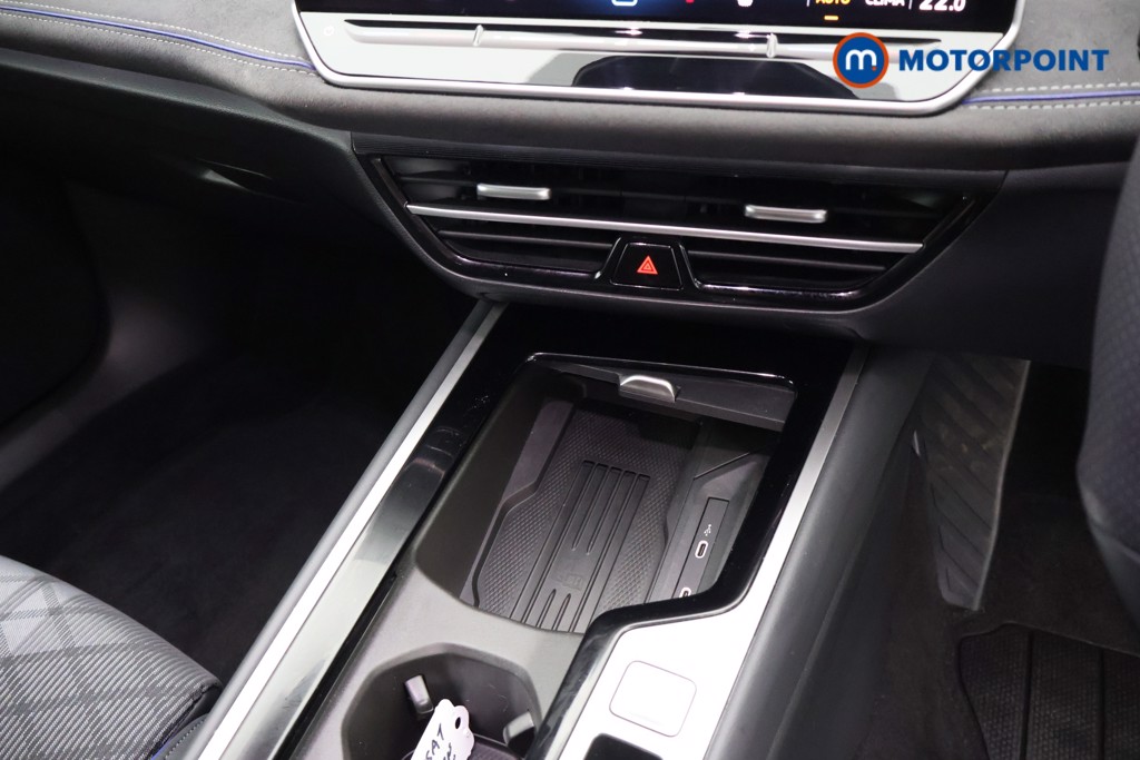 Volkswagen Passat R-Line Automatic Petrol Plug-In Hybrid Estate - Stock Number (1670947) - 12th supplementary image