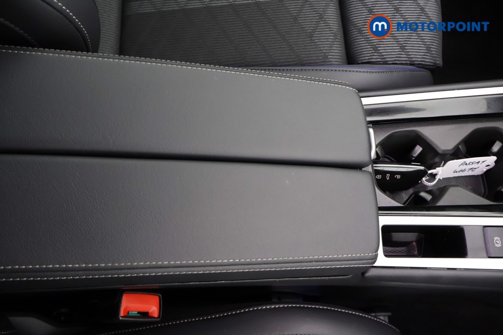 Volkswagen Passat R-Line Automatic Petrol Plug-In Hybrid Estate - Stock Number (1670947) - 14th supplementary image
