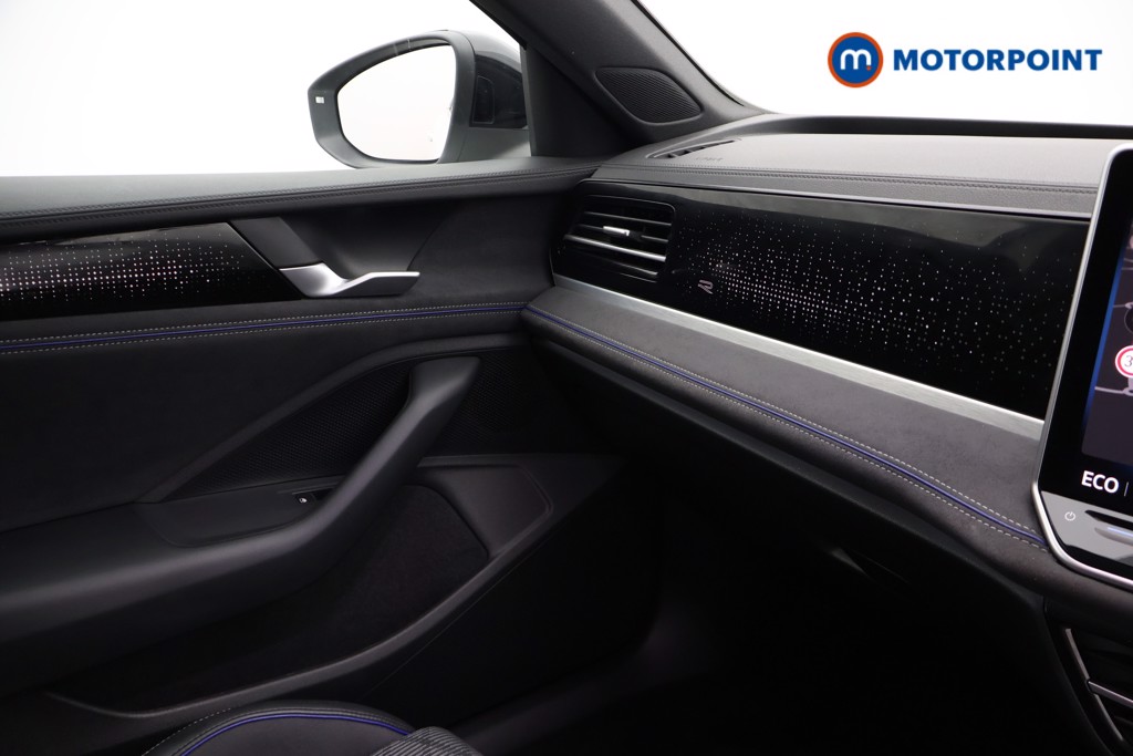 Volkswagen Passat R-Line Automatic Petrol Plug-In Hybrid Estate - Stock Number (1670947) - 15th supplementary image