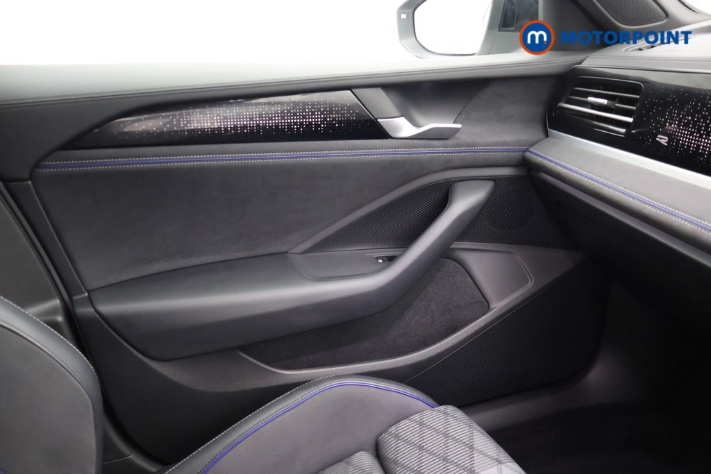 Volkswagen Passat R-Line Automatic Petrol Plug-In Hybrid Estate - Stock Number (1670947) - 16th supplementary image