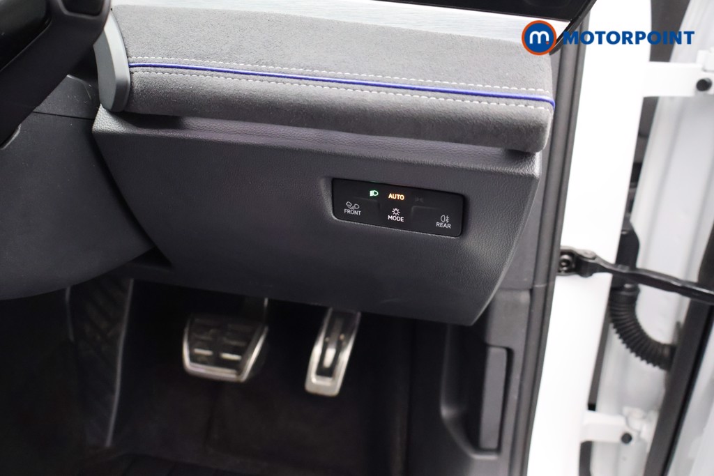 Volkswagen Passat R-Line Automatic Petrol Plug-In Hybrid Estate - Stock Number (1670947) - 18th supplementary image