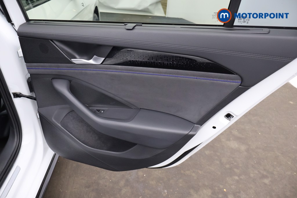 Volkswagen Passat R-Line Automatic Petrol Plug-In Hybrid Estate - Stock Number (1670947) - 23rd supplementary image