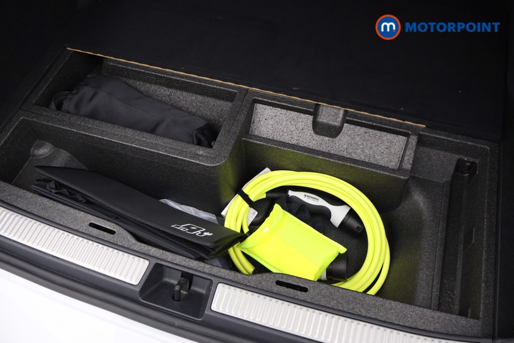 Volkswagen Passat R-Line Automatic Petrol Plug-In Hybrid Estate - Stock Number (1670947) - 27th supplementary image
