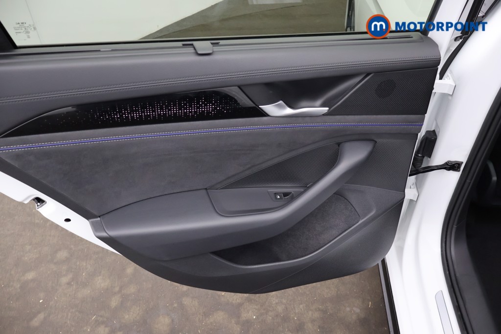 Volkswagen Passat R-Line Automatic Petrol Plug-In Hybrid Estate - Stock Number (1670947) - 28th supplementary image