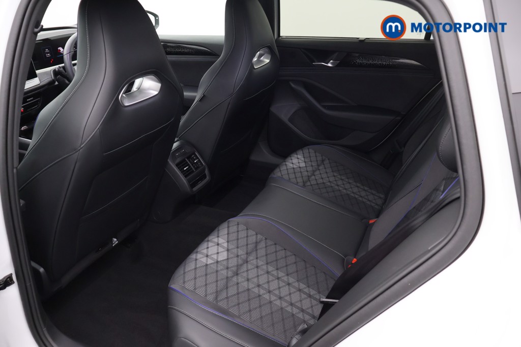 Volkswagen Passat R-Line Automatic Petrol Plug-In Hybrid Estate - Stock Number (1670947) - 29th supplementary image