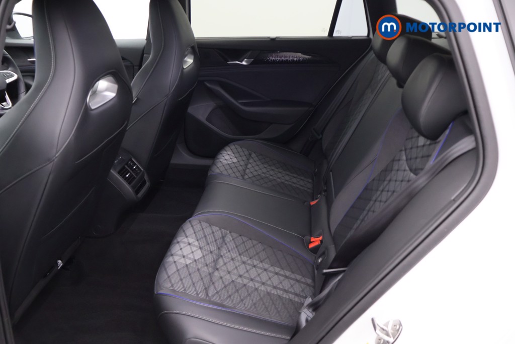 Volkswagen Passat R-Line Automatic Petrol Plug-In Hybrid Estate - Stock Number (1670947) - 30th supplementary image