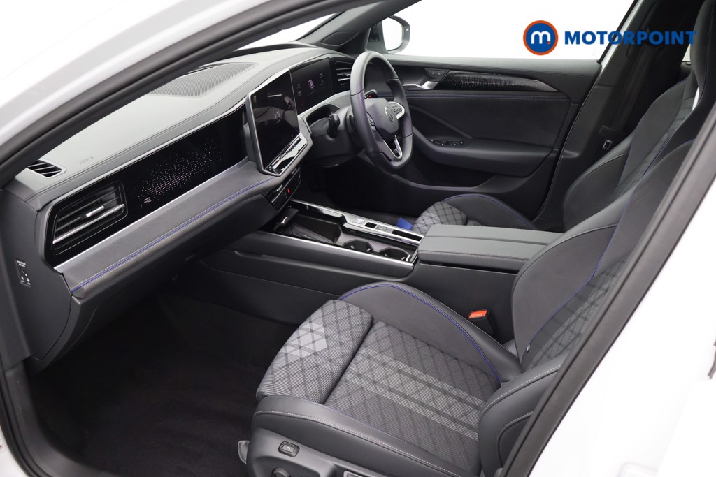 Volkswagen Passat R-Line Automatic Petrol Plug-In Hybrid Estate - Stock Number (1670947) - 32nd supplementary image
